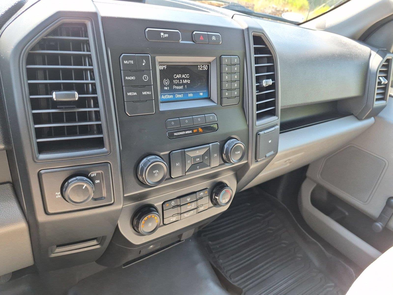Used 2020  Ford XL image 23