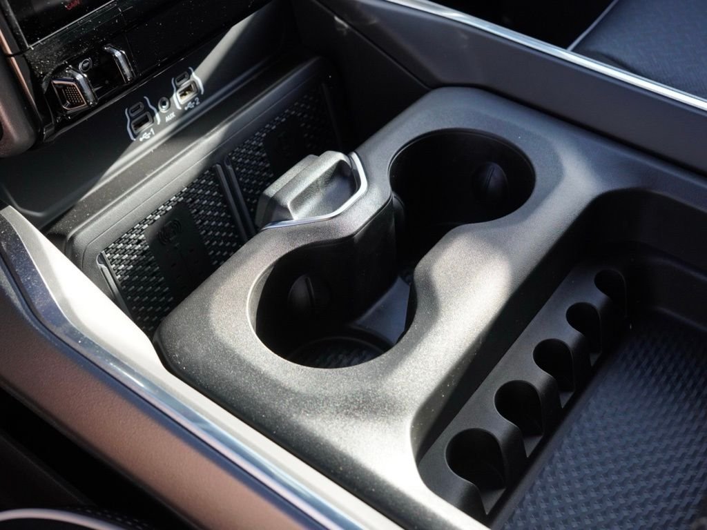 New 2026 Granite Crystal Metallic Clear-Coat Exterior Paint RAM Laramie image 16