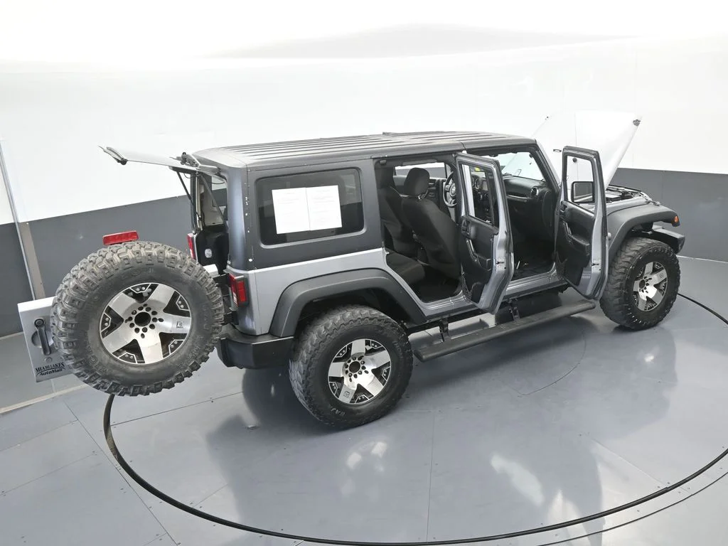 Used 2016 Billet Silver Metallic Clearcoat Jeep Unlimited Sport image 59