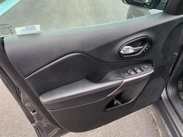 Used 2020 Gray Jeep Limited image 19