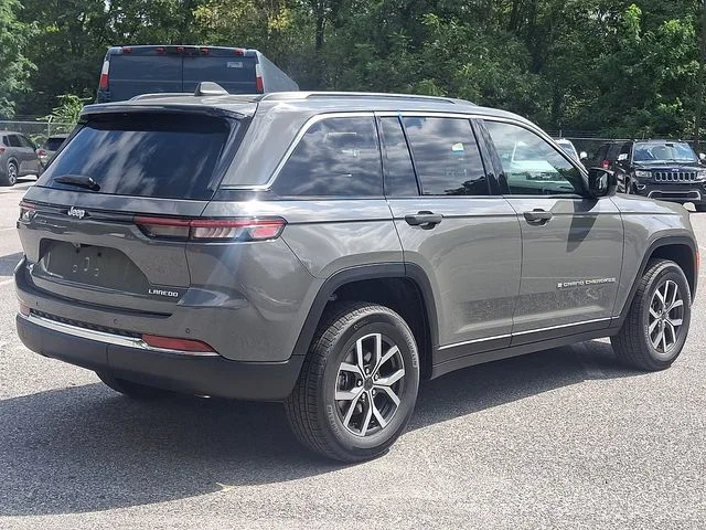 New 2027 Gray Jeep Laredo X image 2