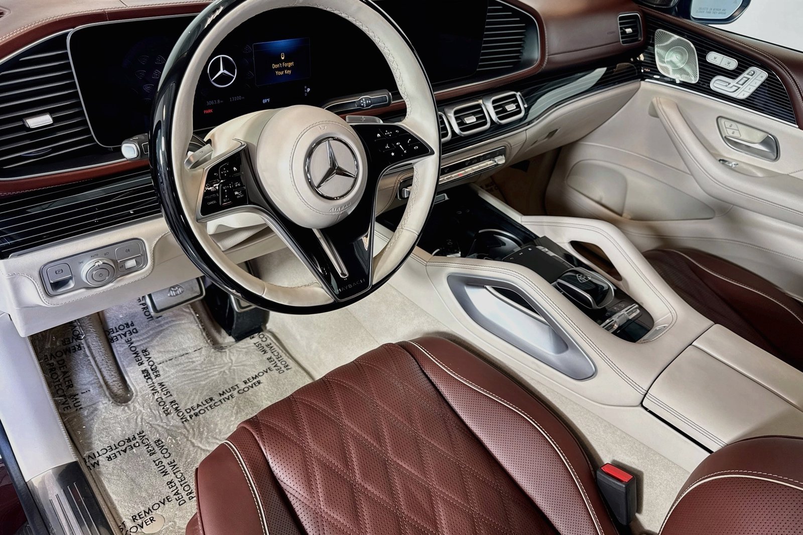 Used 2024 Obsidian Black Metallic Mercedes-Benz Maybach GLS 600 image 9