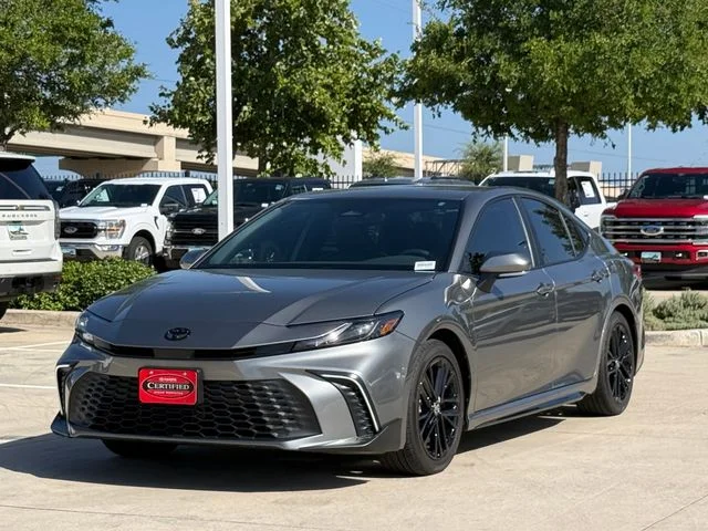Used 2026  Toyota SE image 8