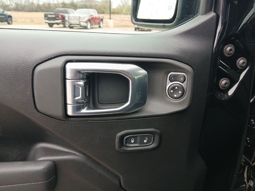 New 2026 Black Clear-Coat Exterior Paint Jeep Sport S image 25