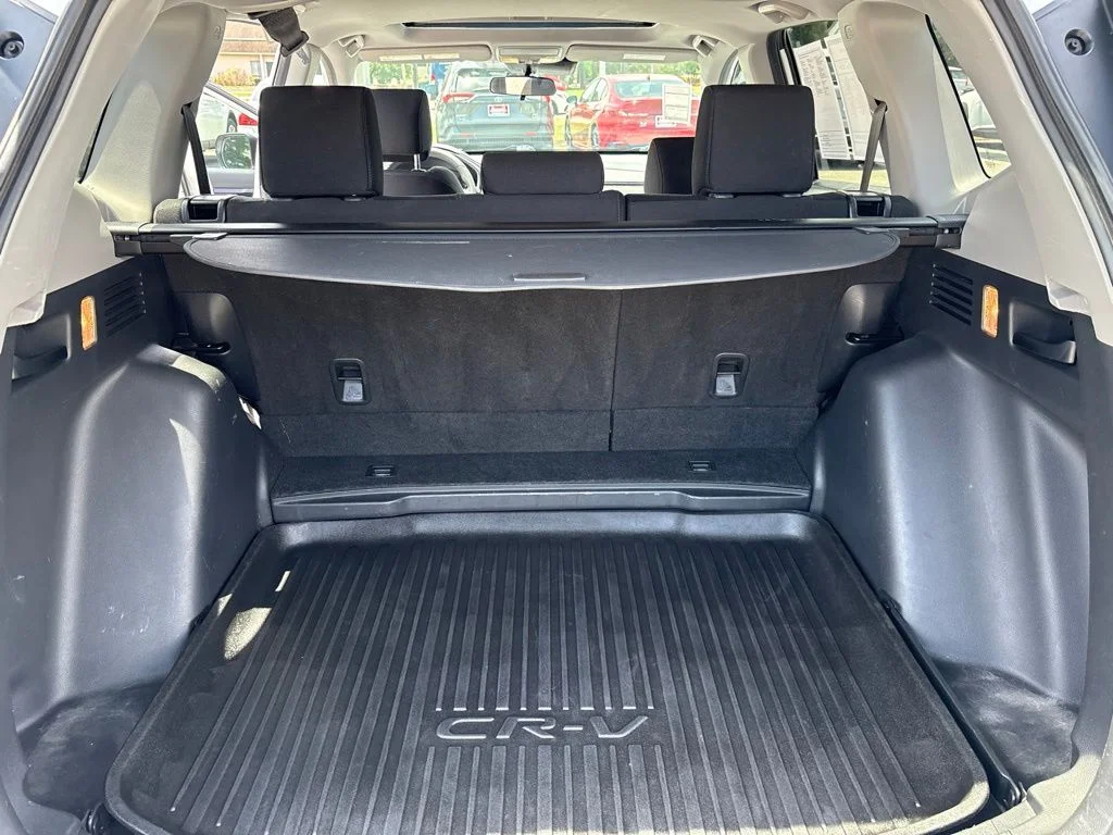Used 2021 White Honda EX image 27