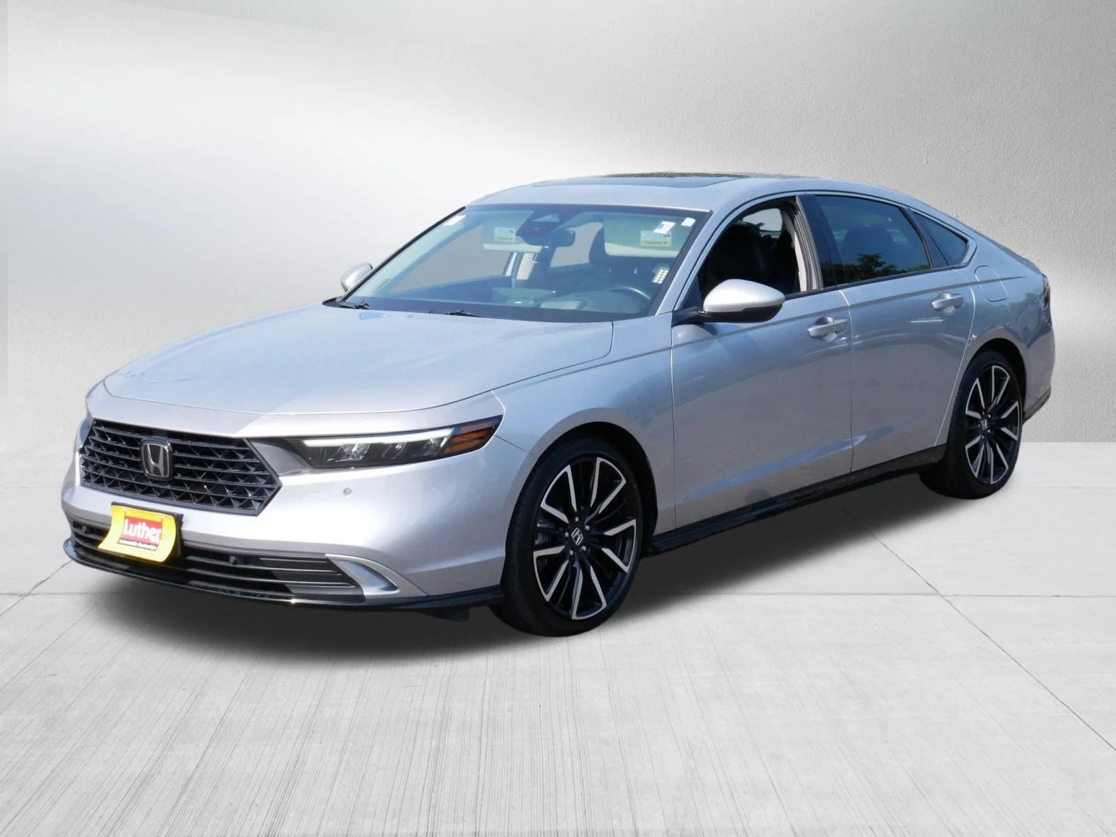Used 2024 Solar Silver Metallic Honda Touring image 3