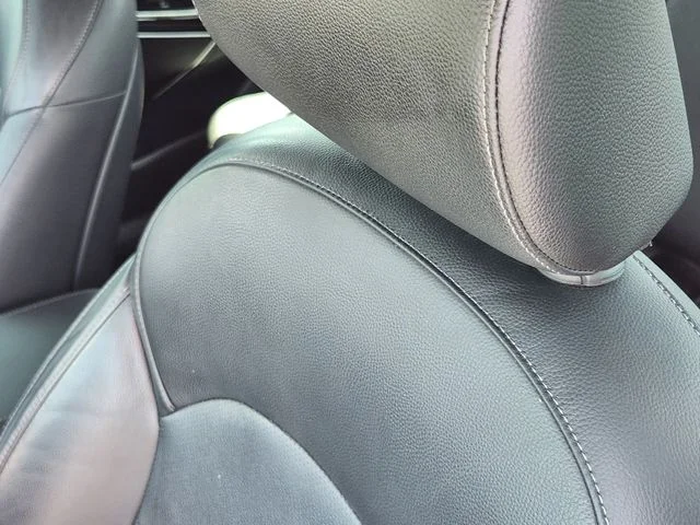 Used 2018 Snow White Pearl Kia Premium image 15
