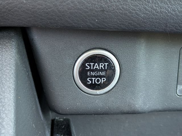 Used 2021 Red Nissan S image 29