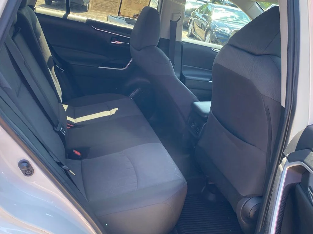 Used 2022 White Toyota XLE image 17