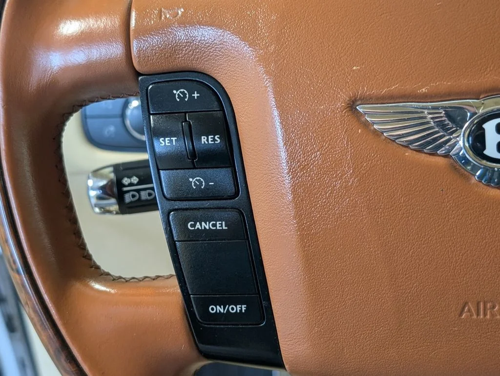 Used 2008 White Bentley Base image 25