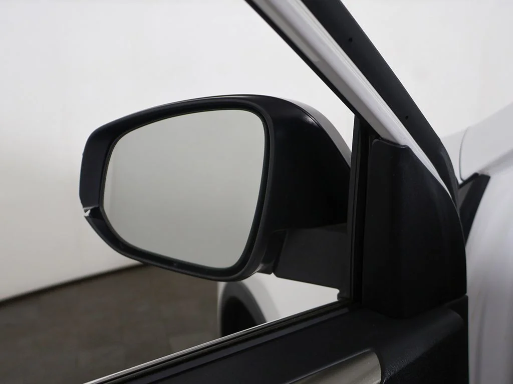 Used 2013 White Toyota LE image 17