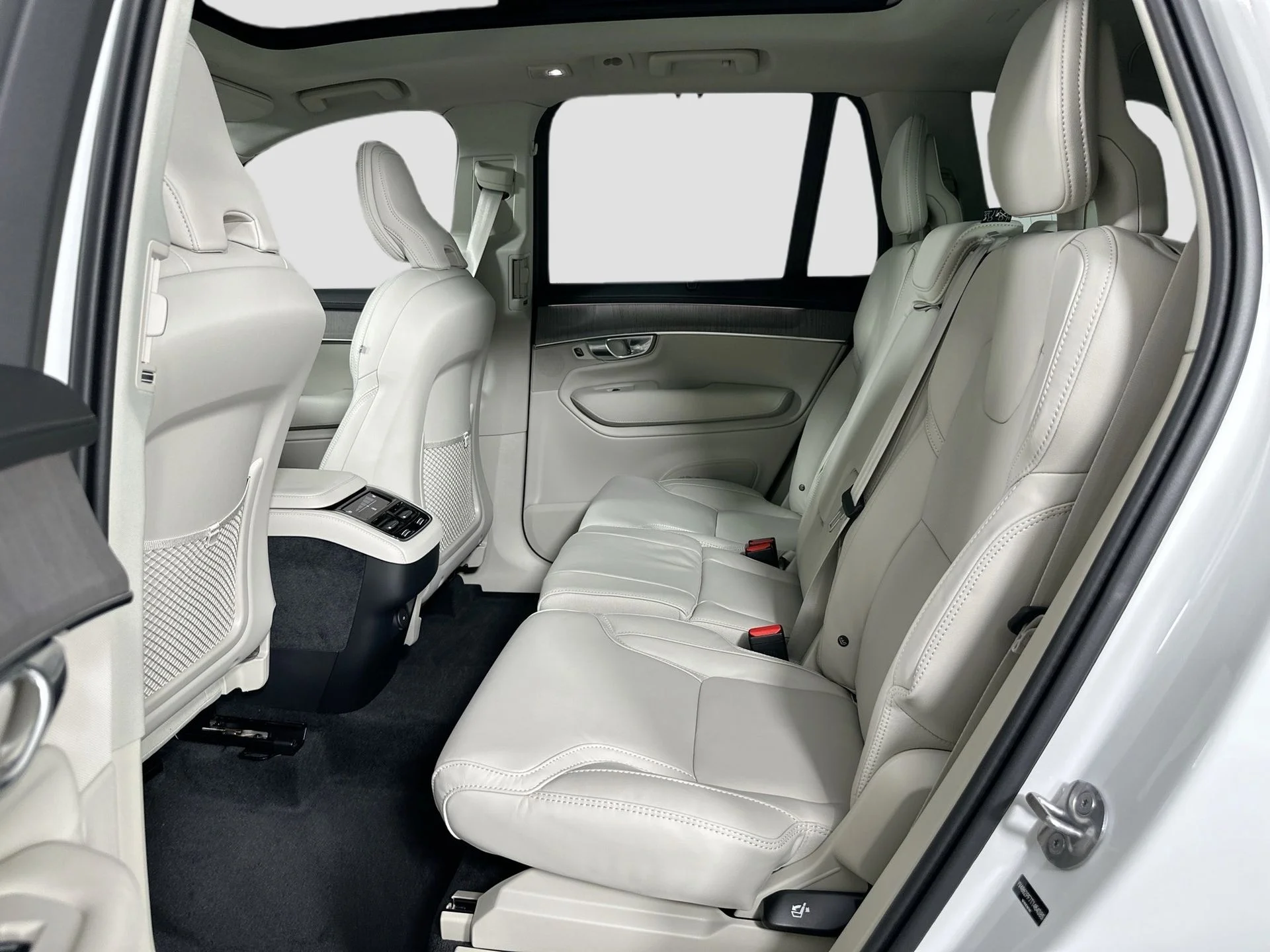 New 2026 White Volvo B6 Ultra image 23