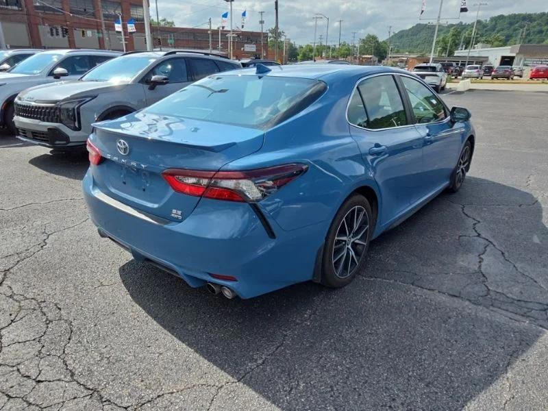 Used 2024  Toyota SE image 7