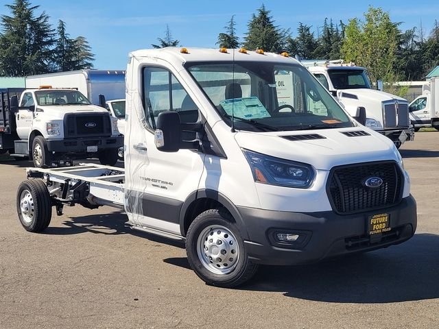 New 2025 Oxford White Ford Cutaway image 1