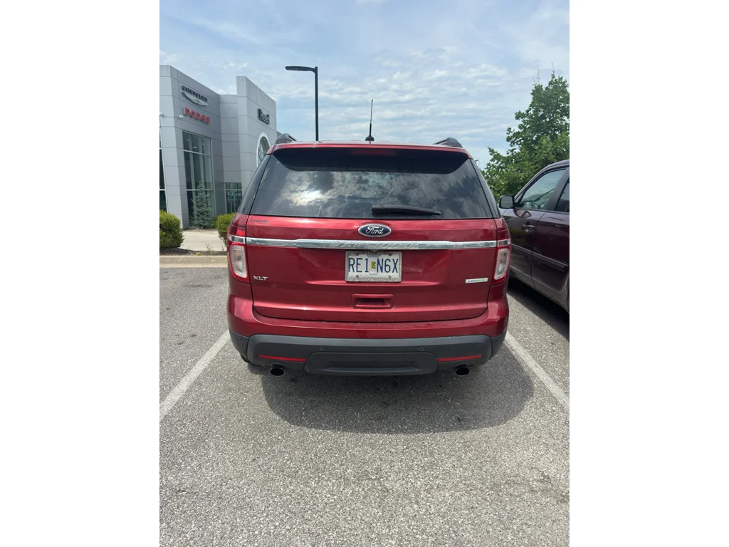Used 2014 Ruby Red Metallic Tinted Clearcoat Ford XLT image 5