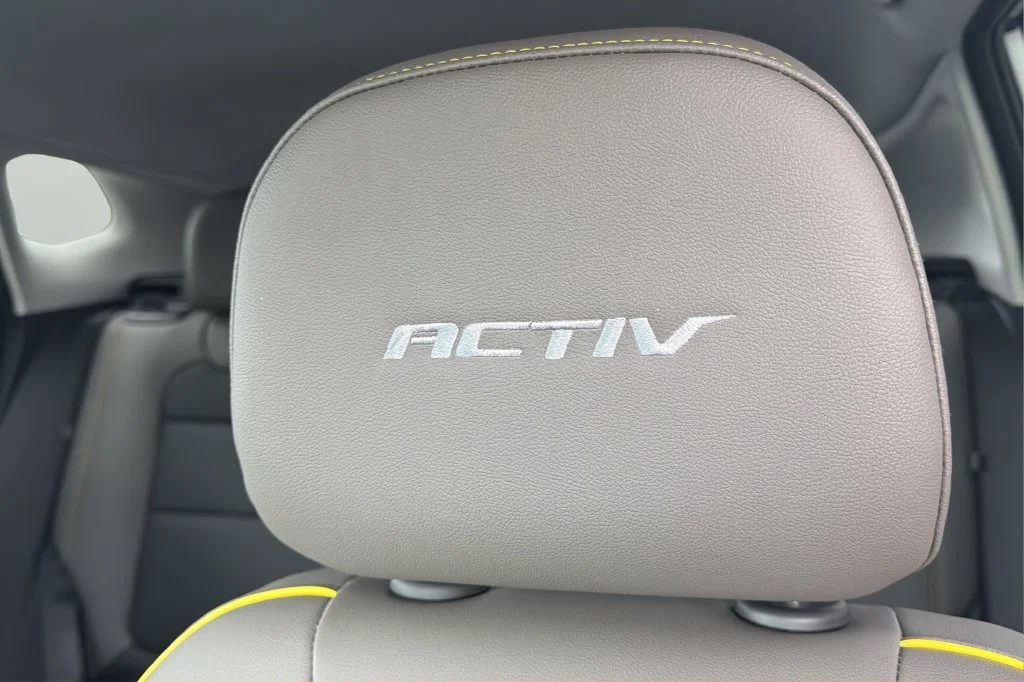 New 2026 Summit White Chevrolet ACTIV image 33