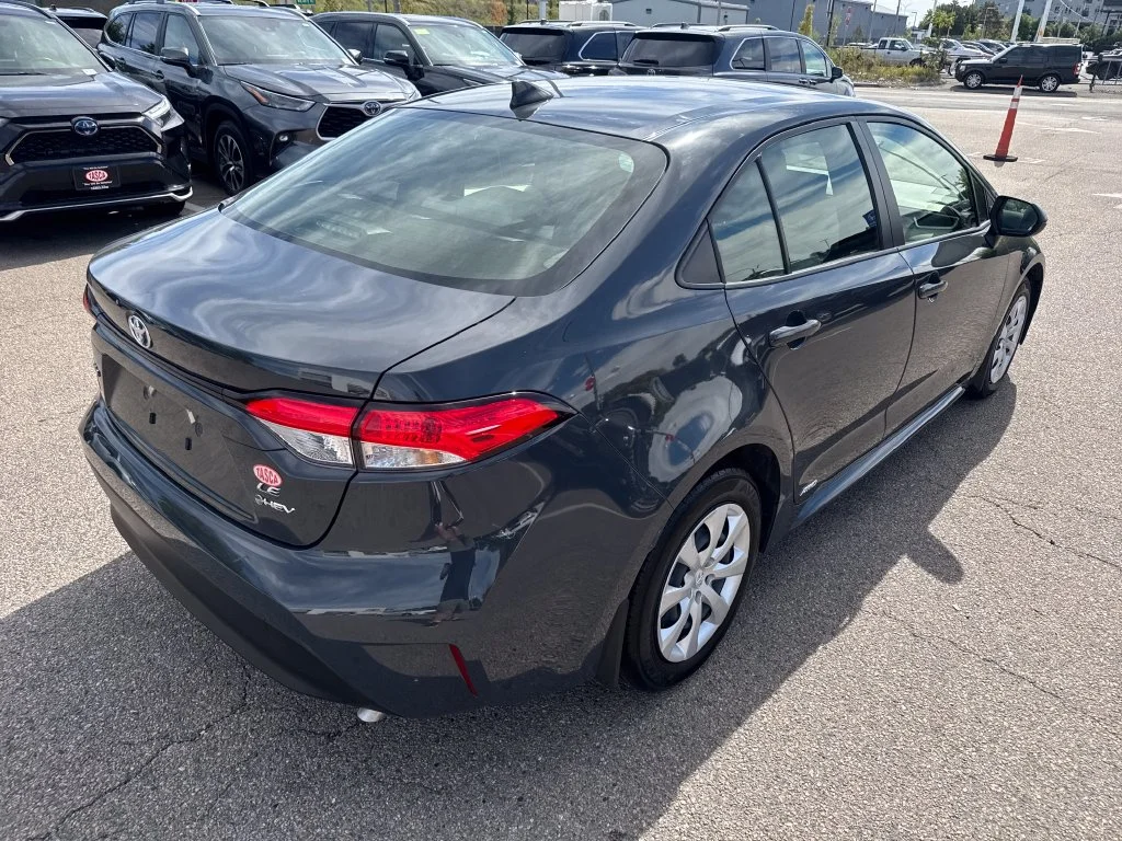 Used 2025  Toyota LE image 7