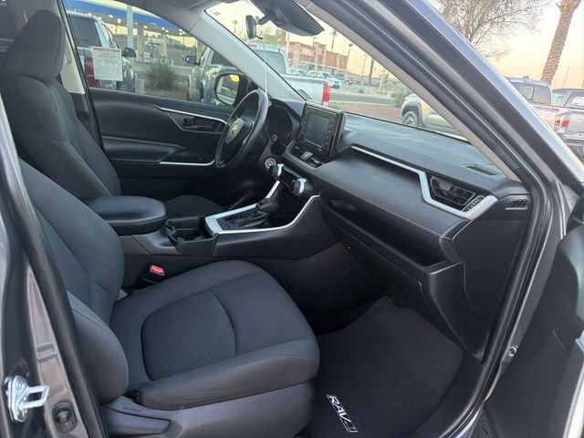 2021 Toyota RAV4 LE - Photo 25