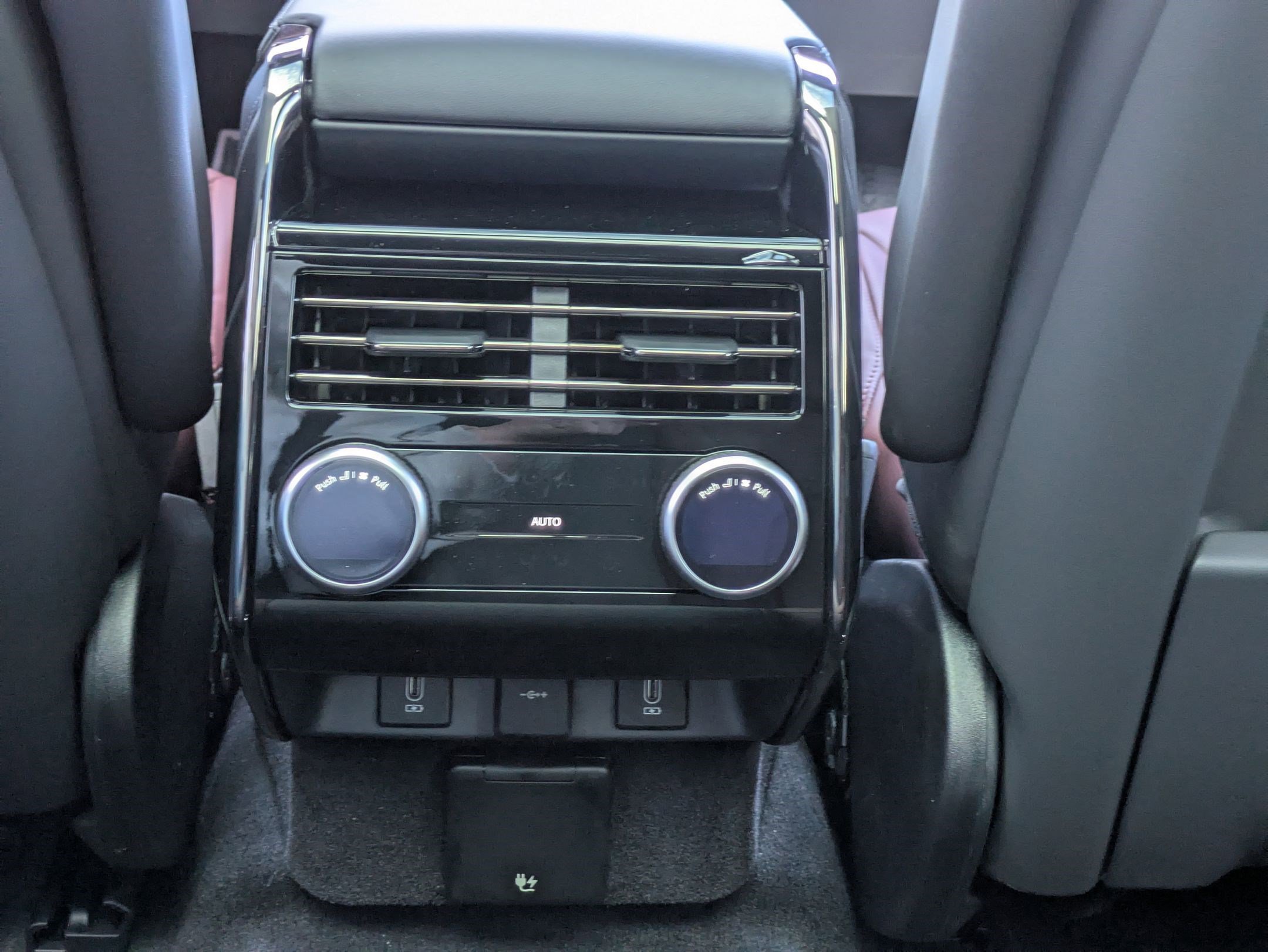 New 2026 Santorini Black Land Rover P400 Dynamic SE image 29