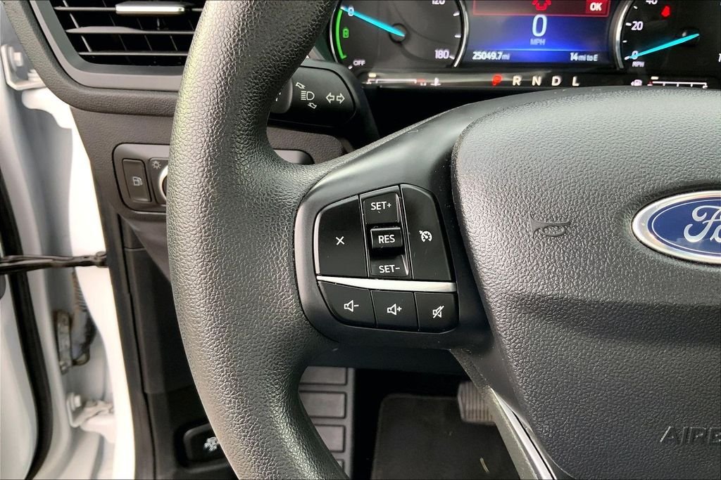 Used 2022 White Ford SE image 11