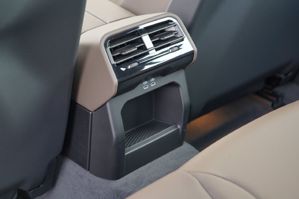 New 2027 Brooklyn Grey Metallic BMW 530i image 34