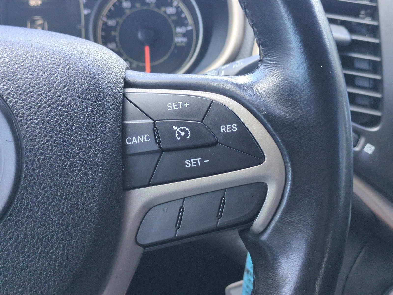 Used 2016 Granite Crystal Metallic Clearcoat Jeep Latitude image 21