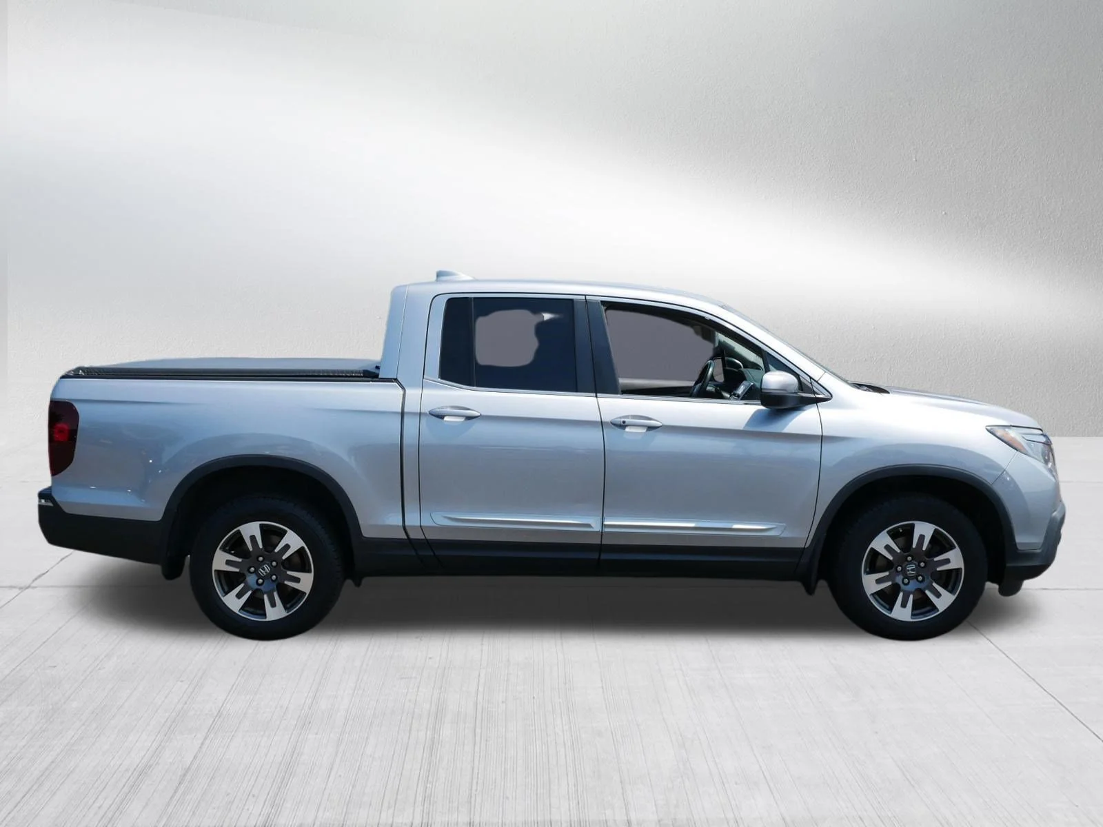 Used 2018 Lunar Silver Metallic Honda RTL image 8