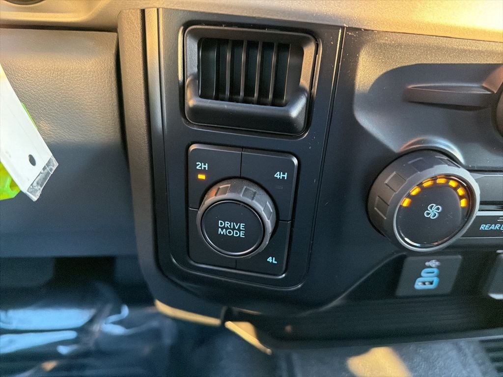 2026 Ford F-350 Super Duty Chassis Cab XL - Photo 33