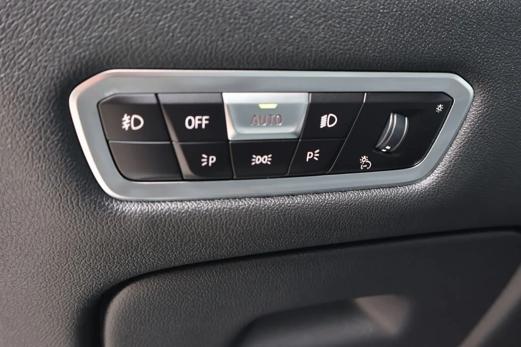 Used 2021 Gray BMW xDrive40i image 21