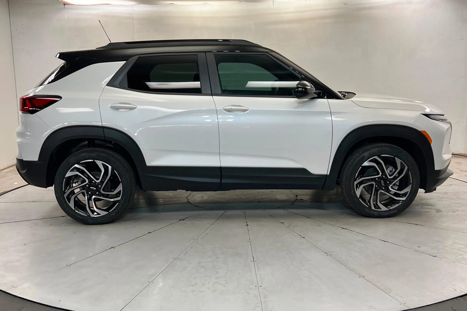 New 2026 Iridescent Pearl Tricoat Chevrolet RS image 6
