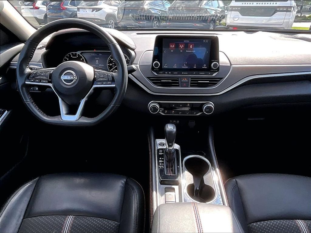 Used 2024 Silver Nissan 2.5 SR image 21