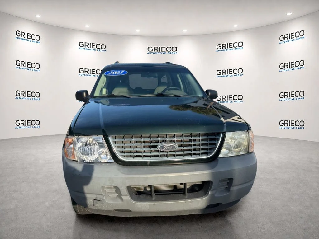 Used 2002  Ford XLS image 2