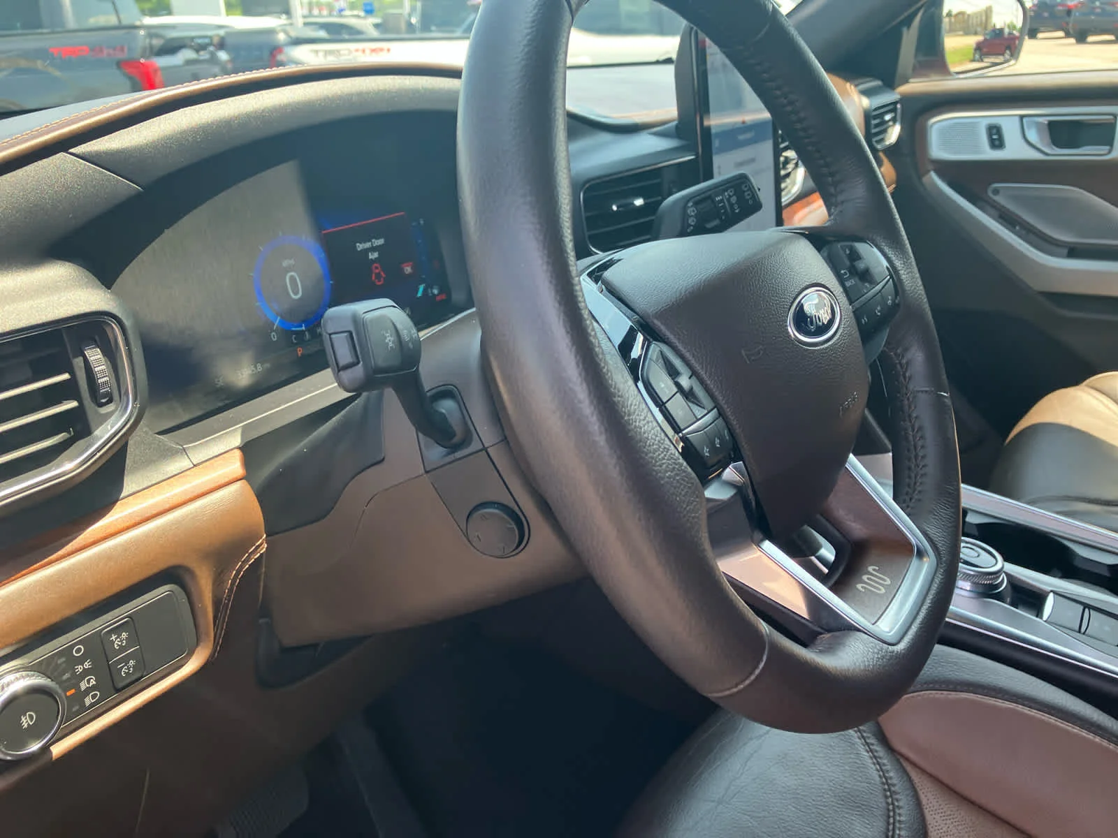Used 2022 Rapid Red Metallic Tinted Clearcoat Ford King Ranch image 9