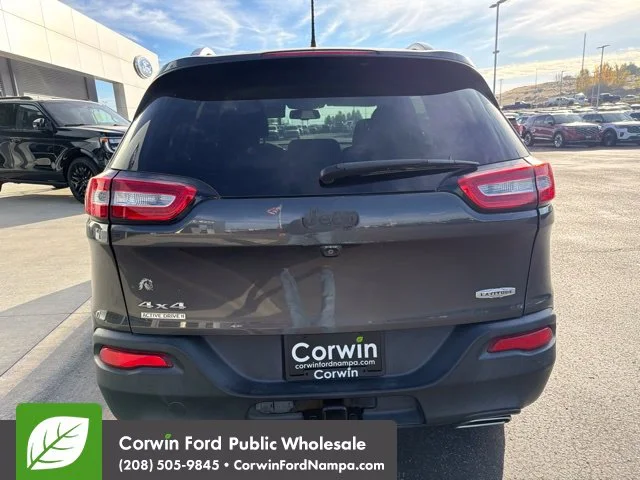 Used 2015 Gray Jeep Latitude image 8