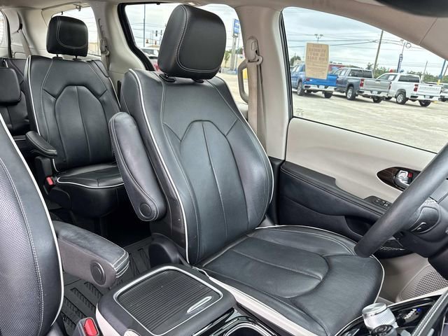 Used 2022 Gray Chrysler Limited image 30