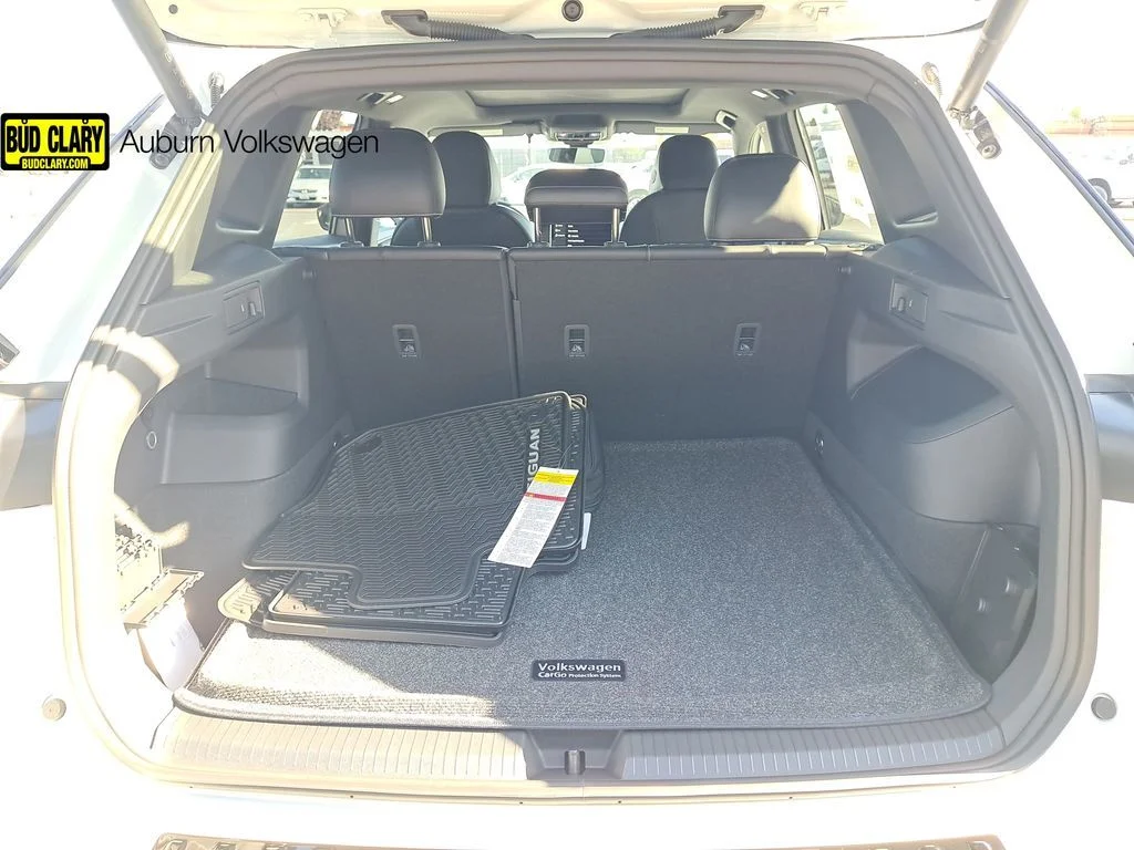 New 2026 White/off-white Volkswagen 2.0T SE R-Line Black image 12