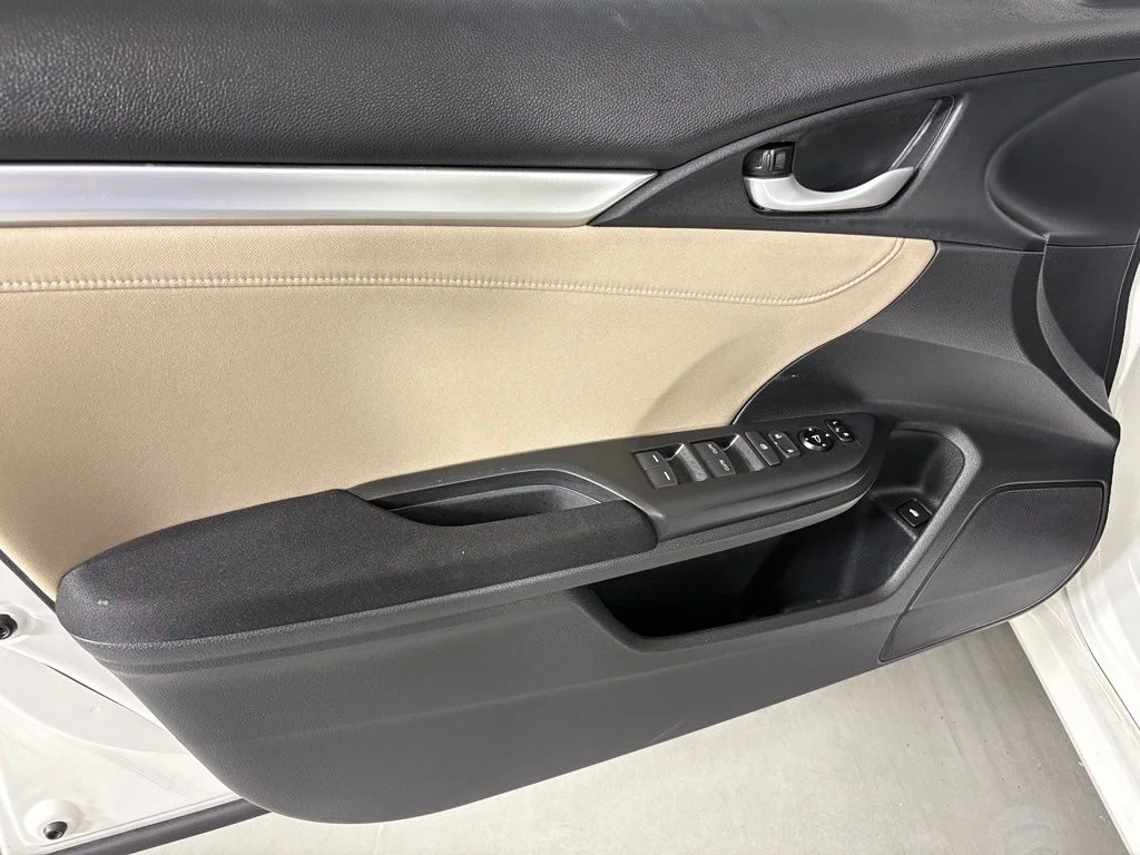 Used 2018  Honda EX image 13