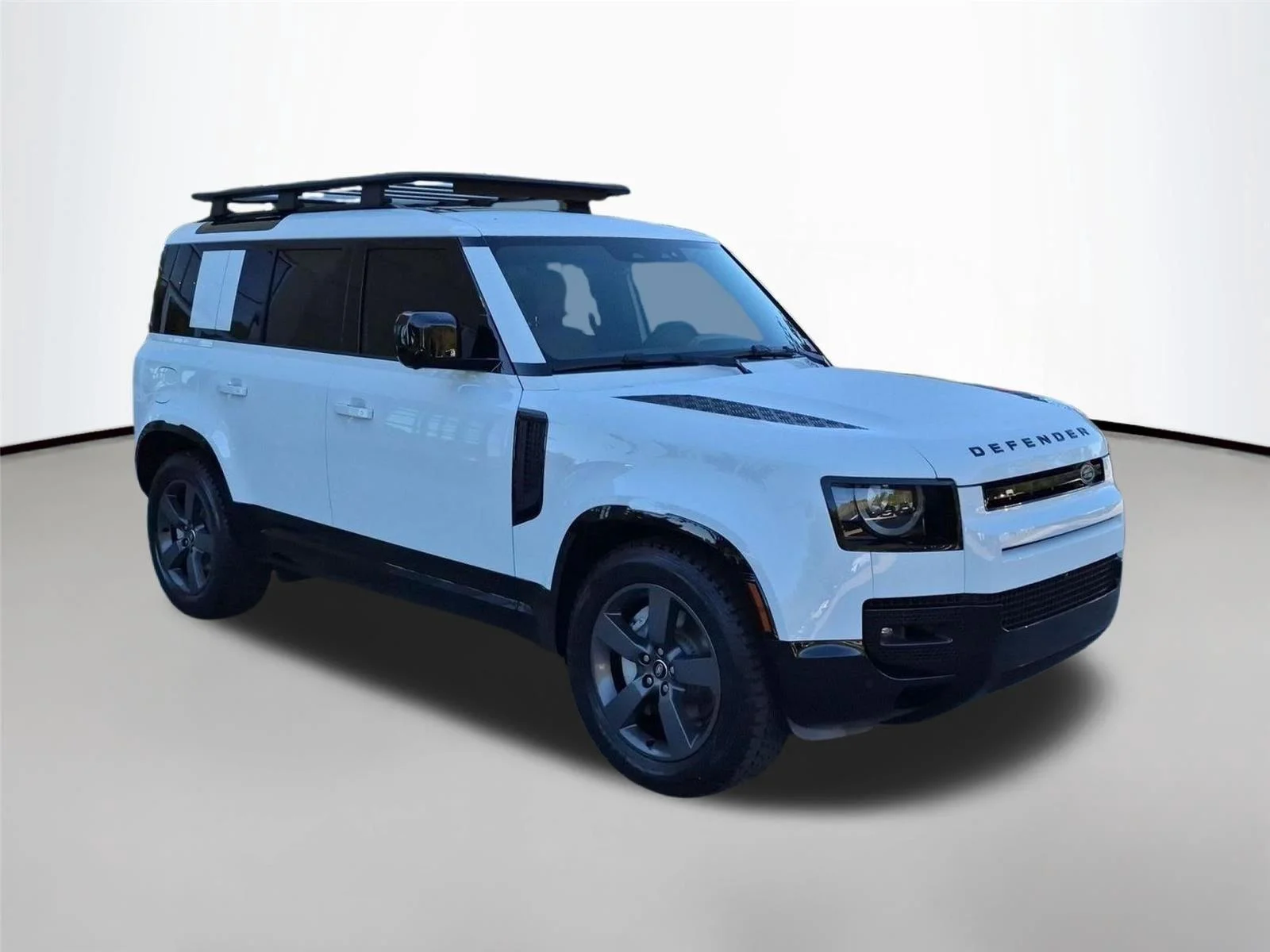 Used 2025 Fuji White Land Rover X-Dynamic SE image 7