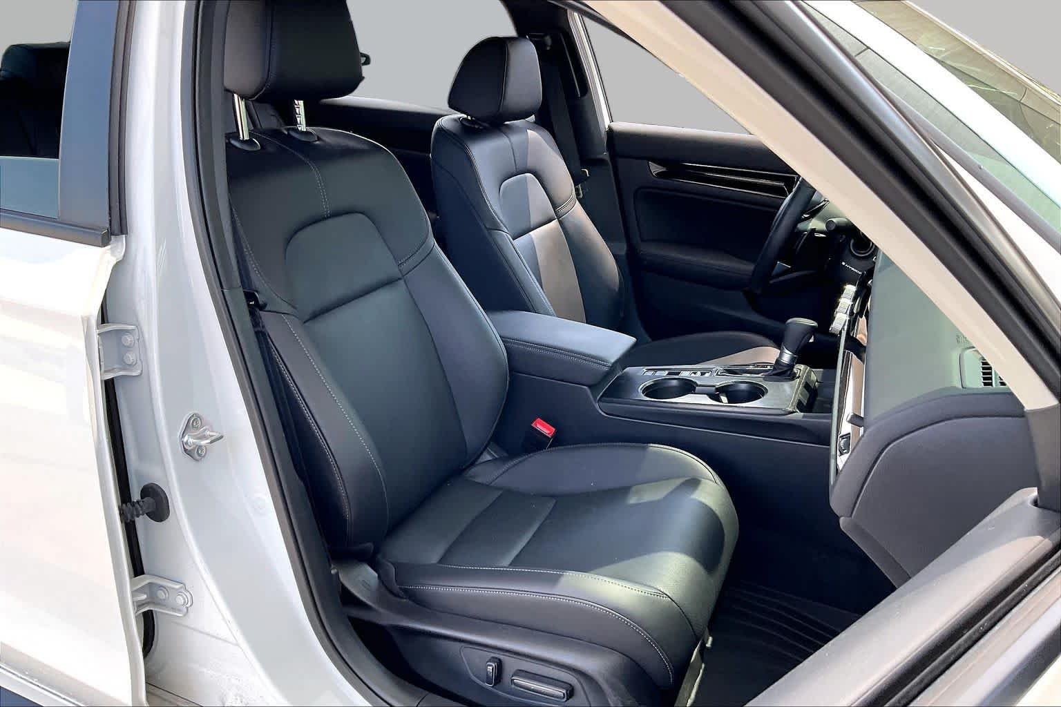 Used 2025 Platinum White Pearl Honda Sport Touring image 9