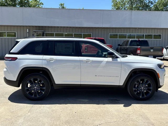 New 2026 Bright White Clear-Coat Exterior Paint Jeep  image 2