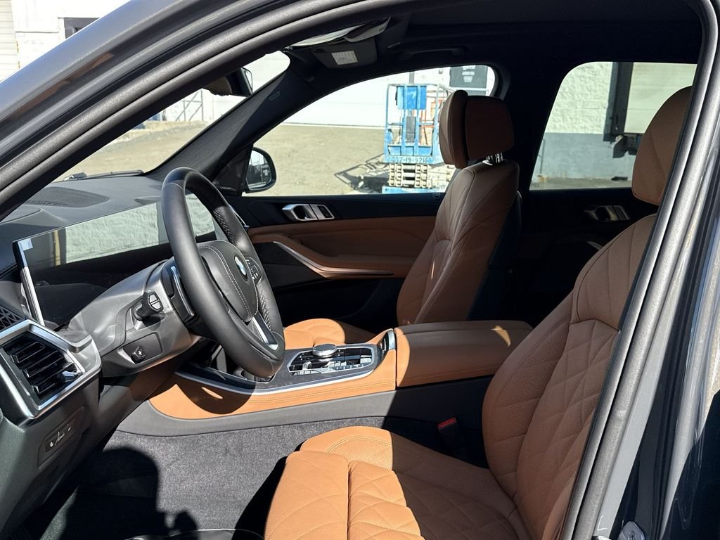 New 2026 Gray Metallic BMW xDrive40i image 11