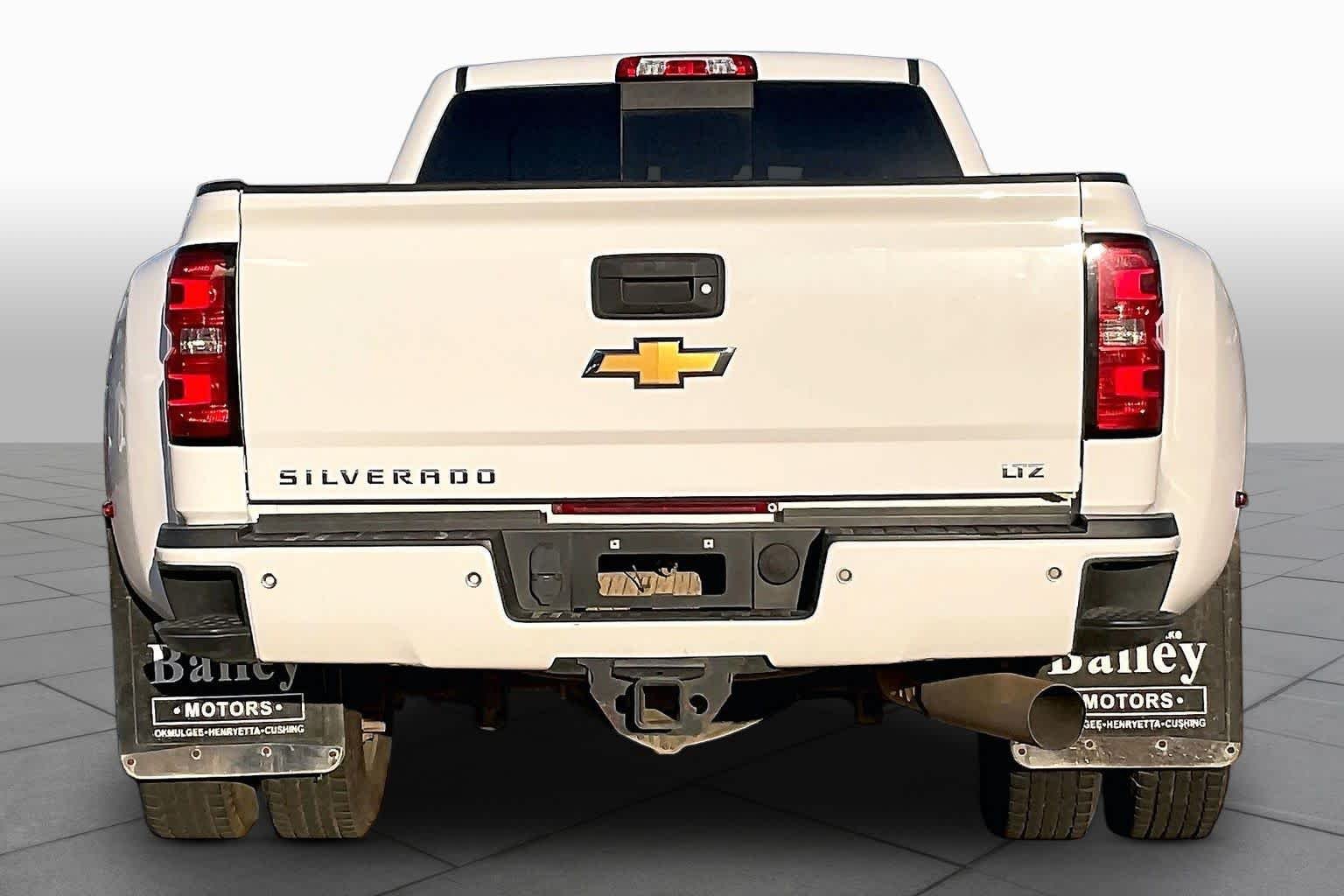 Used 2018 SUMMIT WHITE Chevrolet LTZ image 6