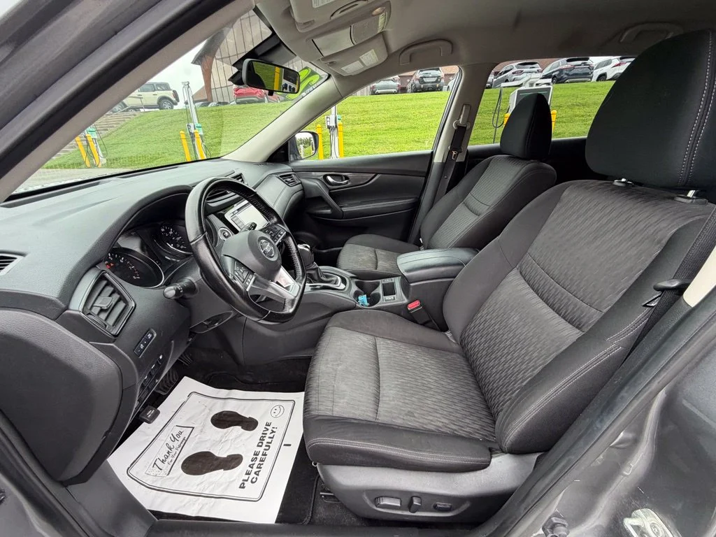 Used 2020 Gray Nissan SV image 10