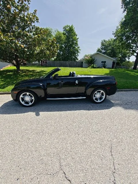 Used 2004 Black Chevrolet Base image 12
