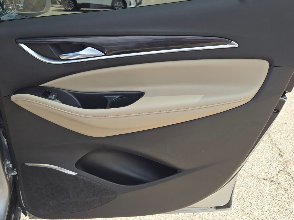 Used 2018 Silver Buick Essence image 9