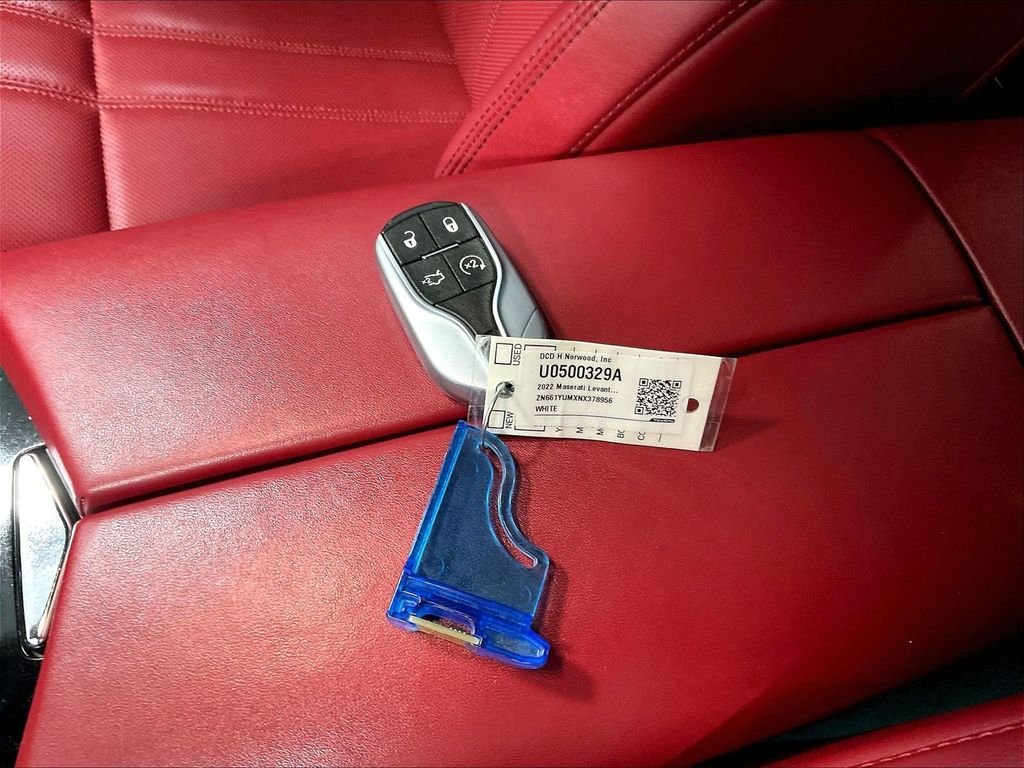 Used 2022 White Maserati Modena image 31