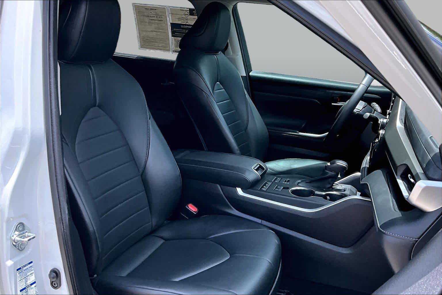 Used 2021 Blizzard Pearl Toyota XLE image 9