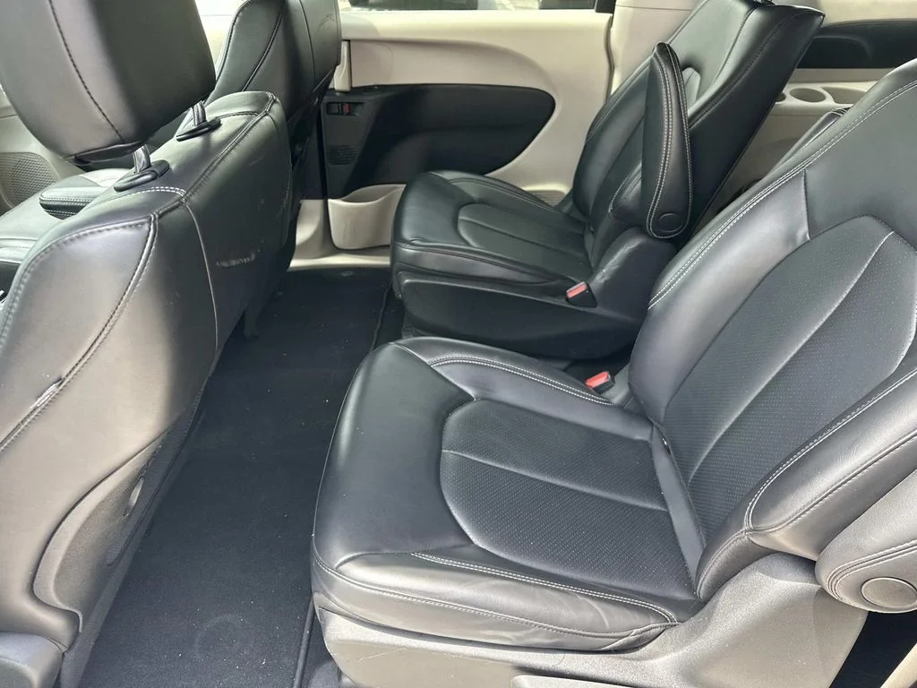 Used 2023 Silver Chrysler Touring L image 16