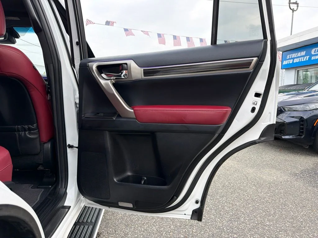 Used 2021 White Lexus 460 image 20
