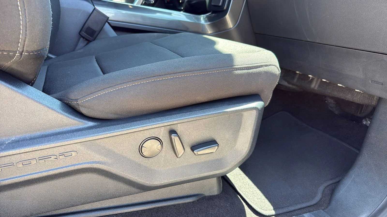 Used 2023 White Ford XLT image 21
